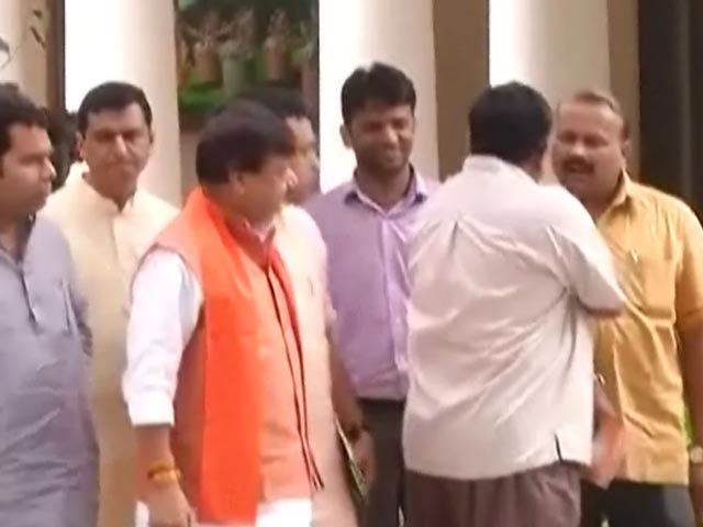 मॉनसून सत्र में विपक्ष के हमलों से बचने की रणनीति बनाने के लिए पीएम आवास पर मीटिंग