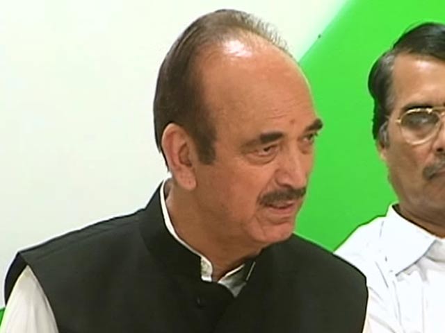 विधेयक पारित कराने हैं तो पीएम मोदी दागी मंत्रियों को हटाएं : कांग्रेस