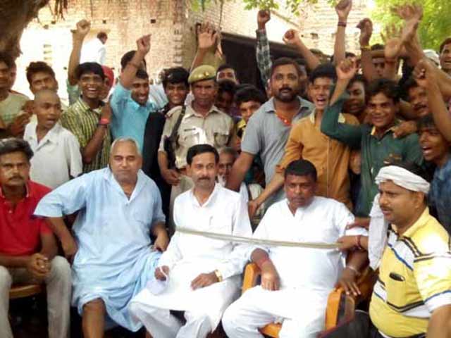 Video : Uttar Pradesh Lawmaker Tied Up and Held for 3 Hours by Angry Villagers