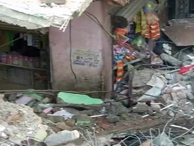 विष्णु गार्डन में बिल्डिंग गिरने से 5 की मौत, दो दिन बाद भी सवाल वही, ज़िम्मेदार कौन?