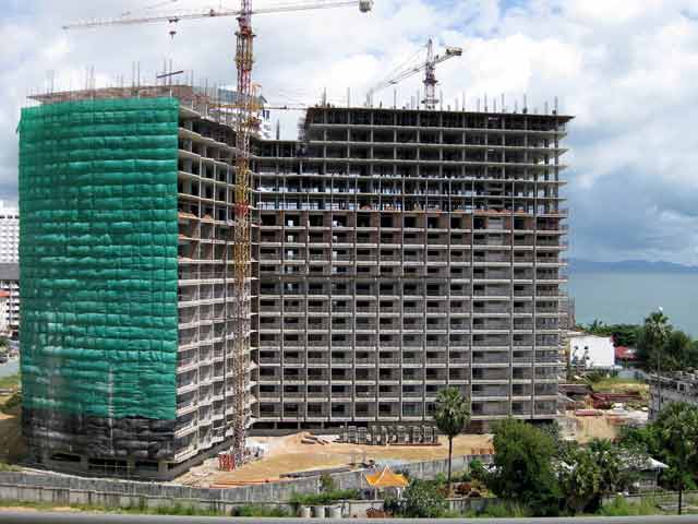 आसमान से बातें करने वाला प्रॉपर्टी बाज़ार जमीन पर आया