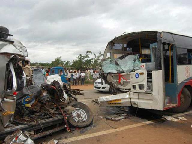 सीसीटीवी ने खोला राज, आख़िर क्यों होते हैं सड़क हादसे?