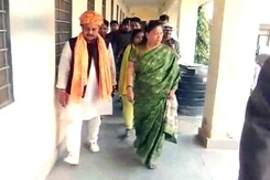 घर में टॉयलेट नहीं तो टिकट नहीं, उम्मीदवारों को देना होगा हलफनामा घर में टॉयलेट नहीं तो टिकट नहीं, उम्मीदवारों को देना होगा हलफनामा