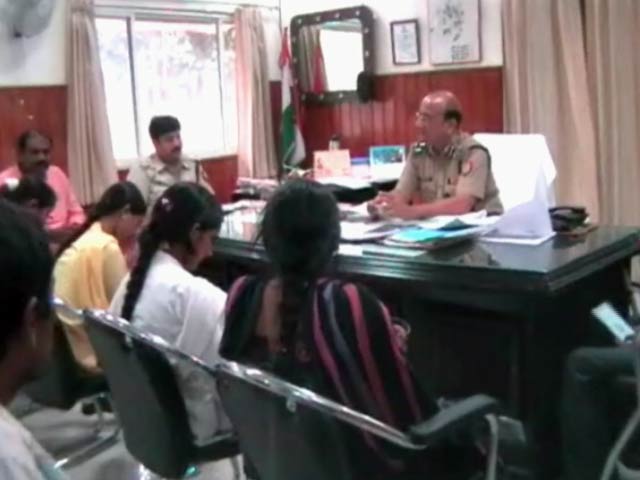 यूपी में मनचलों के खौफ से 200 लड़कियों ने स्कूल जाना किया बंद