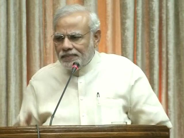 Shashi Tharoor, Failed by Sonia Gandhi, Gets A From Prime Minister