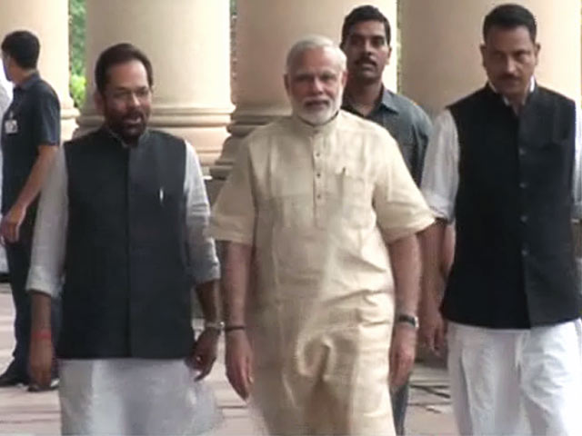 इंडिया 7 बजे : मोदी सरकार ने भूमि अधिग्रहण बिल पर पीछे हटने के संकेत दिए