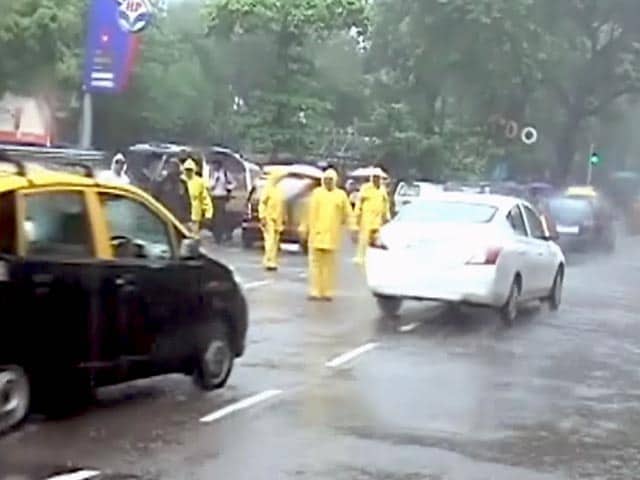Videos : खबरों की खबर : याकूब की फांसी से पहले मुंबई में हाई अलर्ट