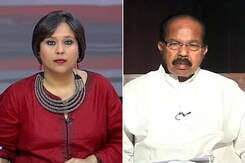 Tharoor Calls PM Praise Gracious, Moily Says Modi Wants to Divide and Rule Tharoor Calls PM Praise Gracious, Moily Says Modi Wants to Divide and Rule