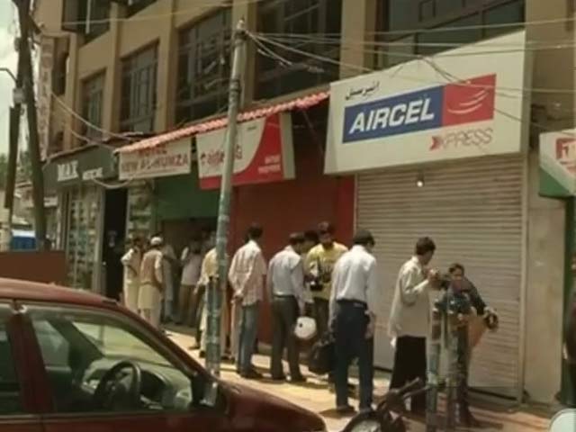 Grenades Target Vodafone and Aircel Shops in Srinagar