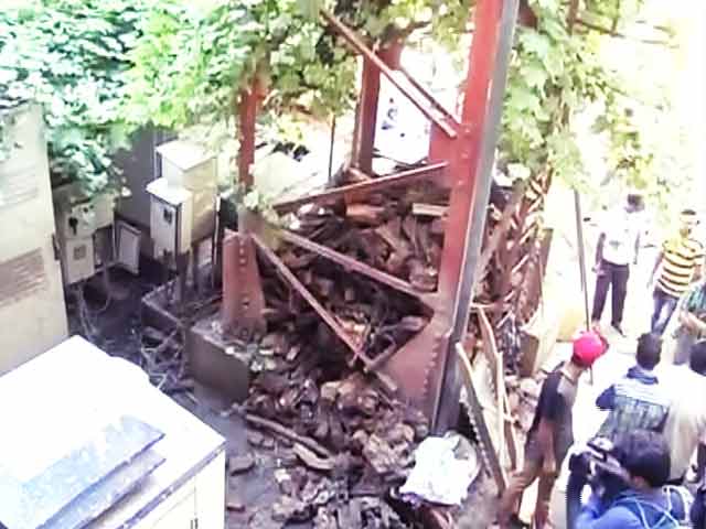Video : कश्मीर में फिर आतंकी हमला, मोबाइल शोरूम पर फेंके गए ग्रेनेड