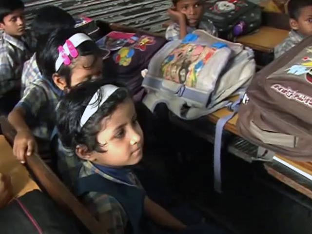 रियलिटी चेक : महाराष्ट्र में छोटे बच्चों के कंधों पर स्कूल बैग का बोझ