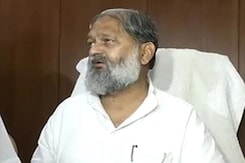 अनिल विज ने अपने दफ्तर के बाहर पकड़ा जासूस, मचा हड़कंप अनिल विज ने अपने दफ्तर के बाहर पकड़ा जासूस, मचा हड़कंप