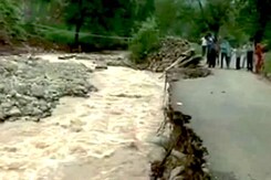 जम्मू-कश्मीर में अमरनाथ बेस कैंप के पास बादल फटने से दो बच्चों की मौत जम्मू-कश्मीर में अमरनाथ बेस कैंप के पास बादल फटने से दो बच्चों की मौत