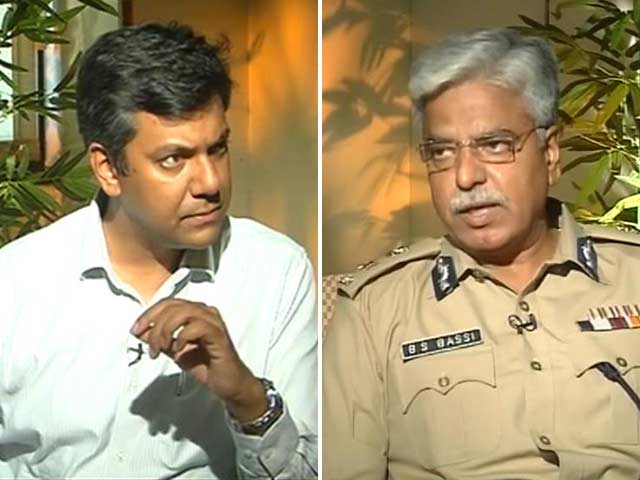 Video : Delhi Police Chief Bassi Dares Arvind Kejriwal to Public Debate