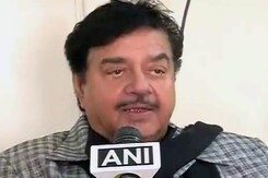 BJP Leader Shatrughan Sinha Meets Nitish Kumar, Calls Him 'Guardian of Bihar' BJP Leader Shatrughan Sinha Meets Nitish Kumar, Calls Him 'Guardian of Bihar'