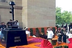 करगिल विजय दिवस की 16वीं वर्षगांठ, देशभर में शहीदों को दी जा रही है श्रद्धांजलि करगिल विजय दिवस की 16वीं वर्षगांठ, देशभर में शहीदों को दी जा रही है श्रद्धांजलि