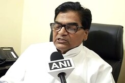 सपा बोली - यादव अफ़सरों की भरमार का गर्वनर का इल्ज़ाम झूठा सपा बोली - यादव अफ़सरों की भरमार का गर्वनर का इल्ज़ाम झूठा