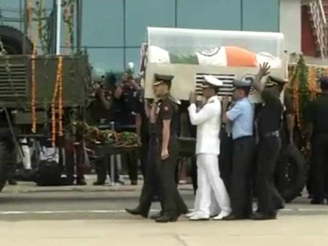 Video : President Kalam's Body Taken to His Home Town Rameswaram