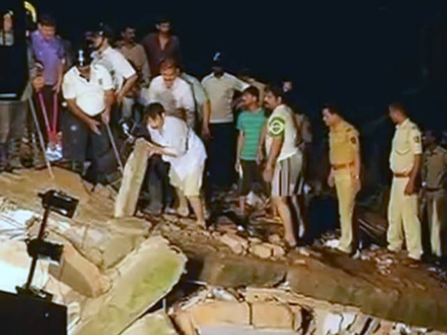 Videos : महाराष्ट्र के ठाणे में इमारत ढही, छह की मौत