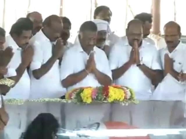 Video : Thousands Pay Last Respects to President Kalam in his Hometown Rameswaram