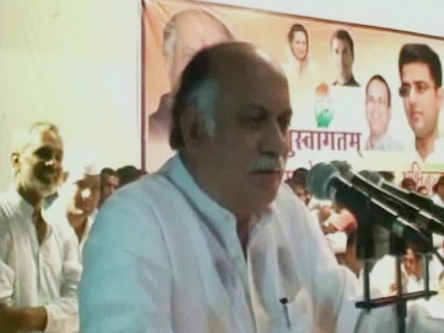 Congress' Gurudas Kamat Slammed for Offensive Comments About Smriti Irani