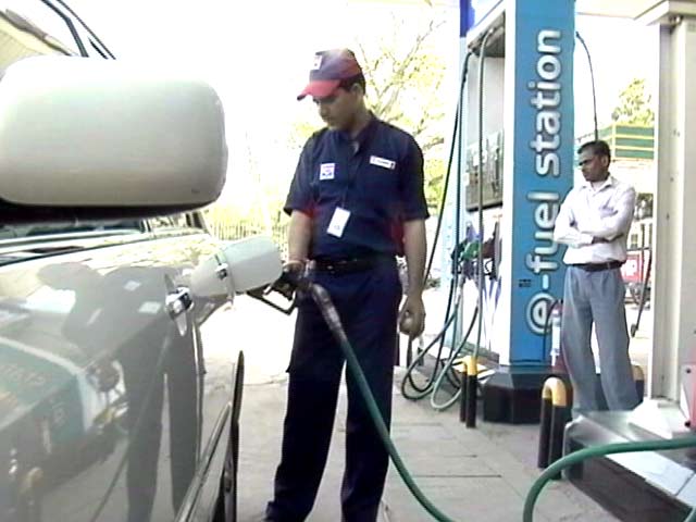 Videos : पेट्रोल 2.43 रुपये लीटर और डीजल 3.60 रुपये हुआ सस्ता