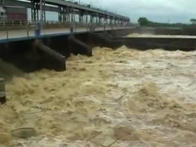 Videos : 'कोमेन' के चलते चार राज्यों में जोरदार बारिश के आसार
