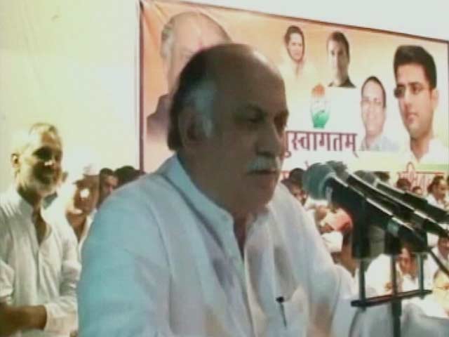 Congress' Gurudas Kamat Gets Notice for Offensive Comments About Smriti Irani