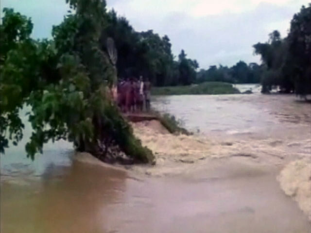 पश्चिम बंगाल में बाढ़ की वजह से 48 लोगों की मौत