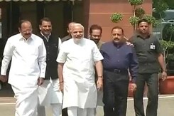 खबरों की खबर : 2013 के कानून पर लौटती सरकार, सारे विवादास्पद संशोधन वापस खबरों की खबर : 2013 के कानून पर लौटती सरकार, सारे विवादास्पद संशोधन वापस