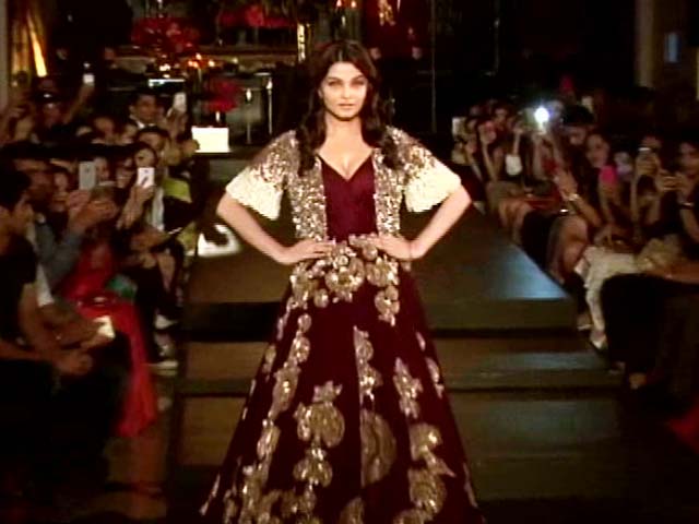 A Preview of Ash's <i>Jazbaa</i> on the Ramp