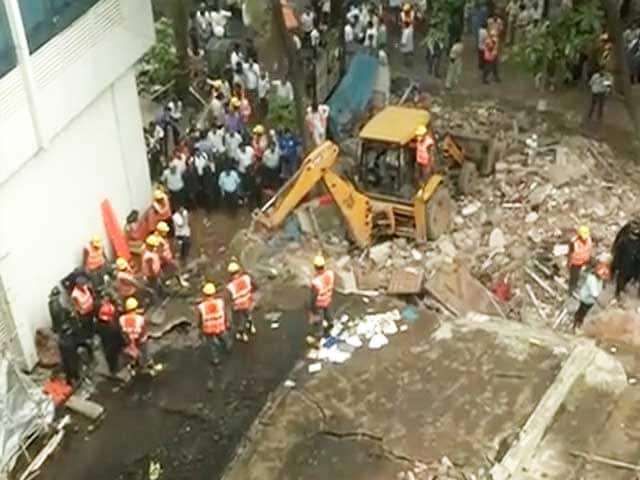 Video : 11 Dead After 50-Year-Old Building Collapses in Thane Near Mumbai