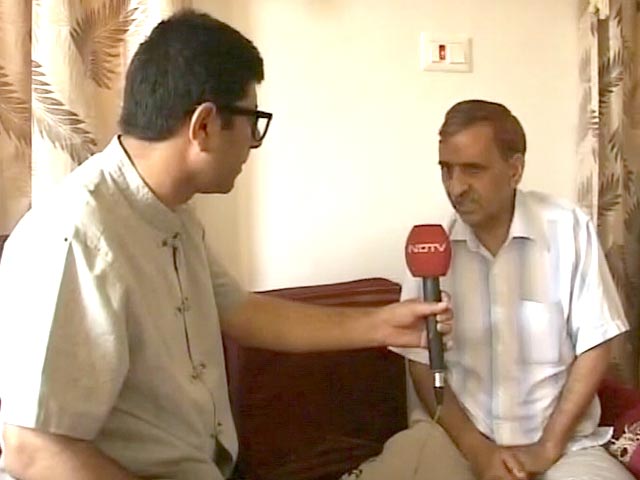 Raids in Kashmir After Police Arrest Doctor, Claim to Foil Terror Plot