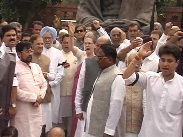 Video : Big Congress Protests on Suspension of MPs, Brace for More Says Sonia