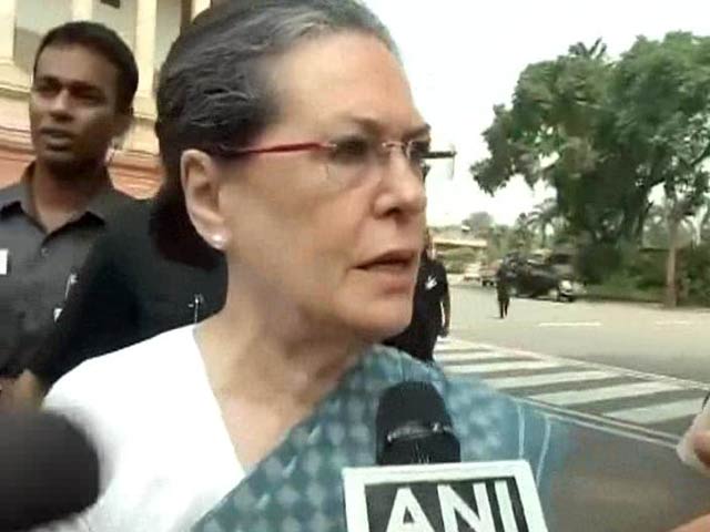 संसद में टकराव जारी, सोनिया ने नगा समझौते पर उठाए सवाल