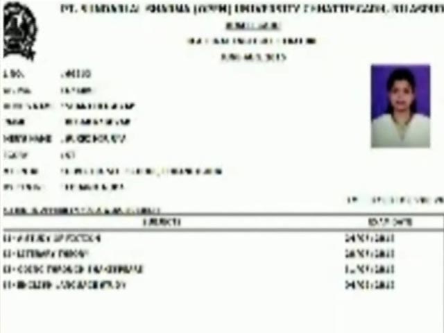 फ़र्ज़ी इम्तिहान : मंत्री की पत्नी की जगह बहन ने लिखा परचा, कांग्रेस ने मांगा इस्तीफ़ा