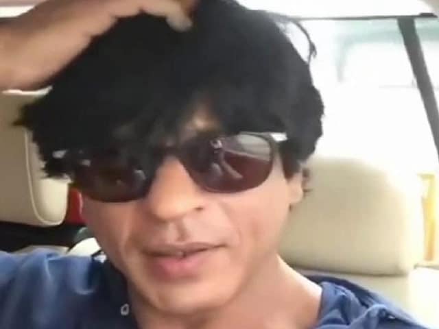 Video : Shah Rukh Takes Fans to Shooting, on Facebook