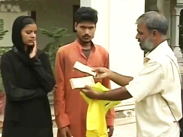 Video : जयपुर के रिक्शाचालक ने सड़क पर मिले 1 लाख 17 हजार रुपये लौटाए