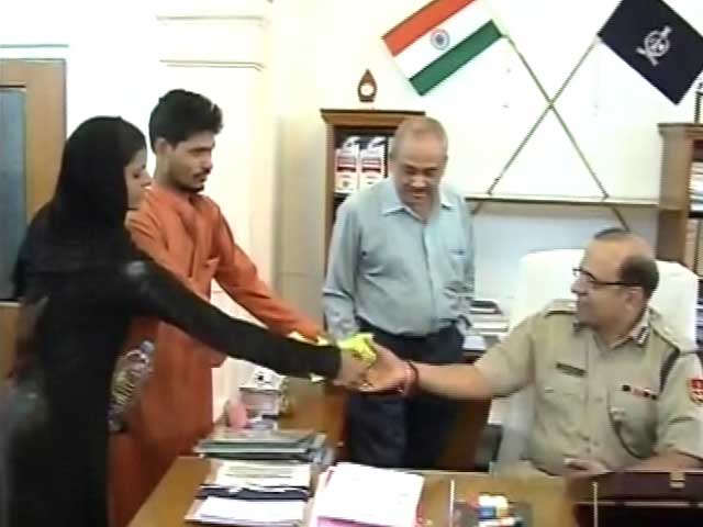 Aabid Qureshi of Jaipur Found a Lakh in Cash. And Didn't Keep It.