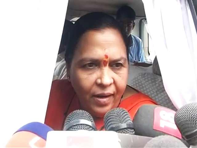 यमुना सफाई के मुद्दे पर अरविंद केजरीवाल से मिलीं उमा भारती