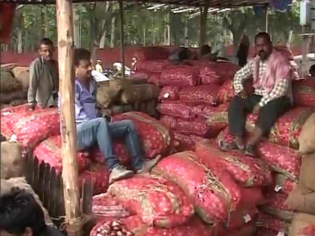 Videos : पंजाब में बंपर पैदावार से परेशान किसानों ने मुफ्त में बांटे आलू तो मच गई लूट