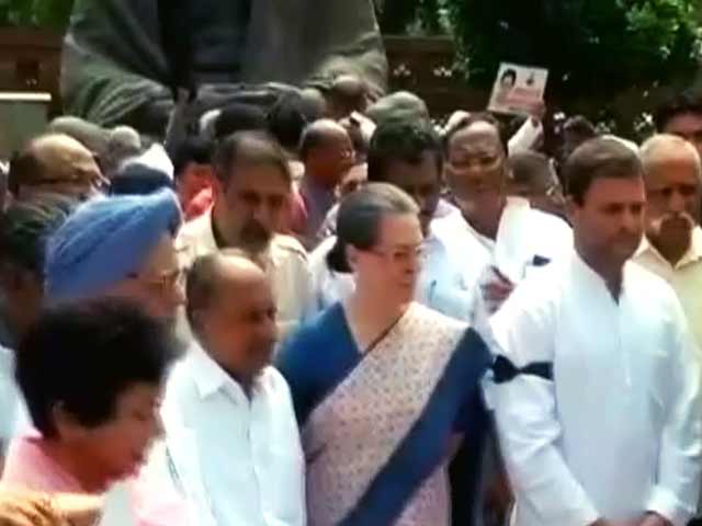 क्या संसद में कांग्रेस फिर लहराएगी तख्तियां?