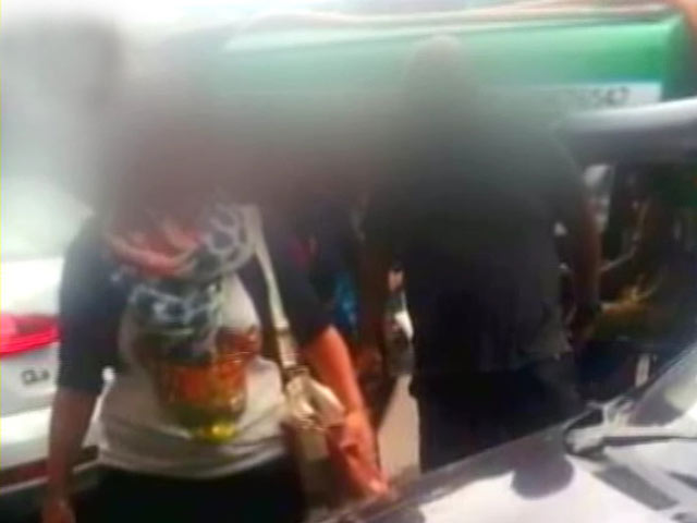 नैतिक ठेकेदारी को लेकर सवालों में घिरी मुंबई पुलिस