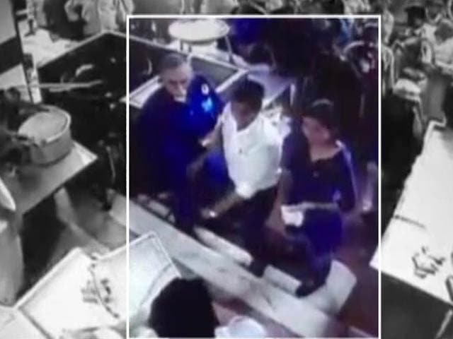 Video : CCTV Footage Shows Vandalism by AAP Lawmaker Before Attack on Party's Alka Lamba