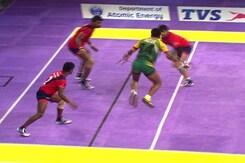 Pro Kabaddi League: Dabang Delhi Humble Patna Pirates Pro Kabaddi League: Dabang Delhi Humble Patna Pirates