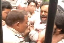 Yogendra Yadav Alleges 'Brutal Assault' by Cops, Gets Arvind Kejriwal's Support Yogendra Yadav Alleges 'Brutal Assault' by Cops, Gets Arvind Kejriwal's Support
