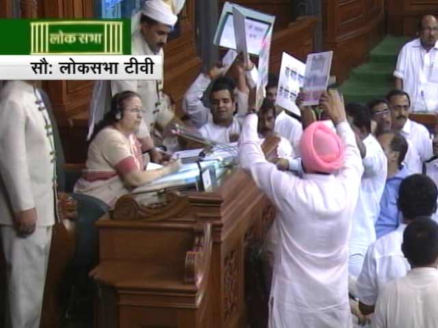 संसद में कई हदें पार, डिप्टी स्पीकर पर उछाले गए कागज़