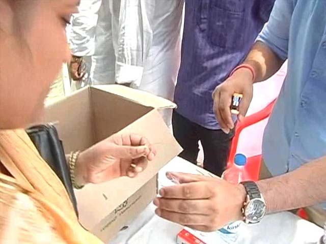 Video : From Nitish Kumar to PM Modi: Hair, Nail Samples for 'DNA Test'