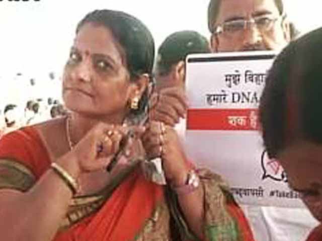 बिहार में DNA पर सियासत तेज़, सैंपल जुटाने में लगे कार्यकर्ता