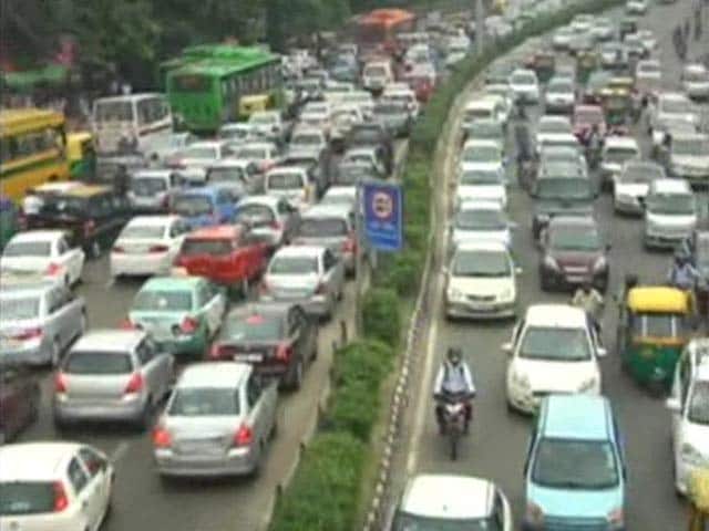 Video : Massive Traffic Jams in Delhi Due to Movement of Kanwariyas